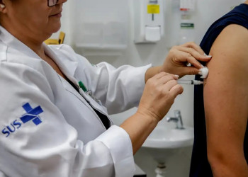Padilha quer Lula e Alckmin vacinados contra influenza para envolvê-los em campanha