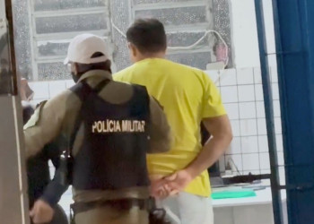 Atirador esportivo flagrado com arma na cintura tenta fugir de blitz, mas acaba preso por irregularidade em Teresina