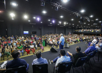 Prefeito Silvio Mendes empossa 940 concursados da FMS