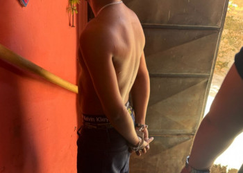 Denarc prende dupla suspeita de tráfico de drogas e cumpre mandados de busca e apreensão em Teresina