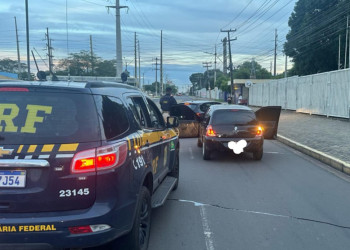 PRF apreende três adolescentes com carro e celulares roubados na BR-316, em Teresina