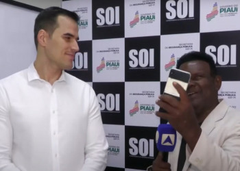 Jornalista Thonny Black, da TV Antena 10, recupera celular que havia sido roubado durante assalto há 1 ano e meio em Teresina