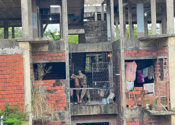 No combate à criminalidade, DENARC realiza busca coletiva em prédio abandonado conhecido como 