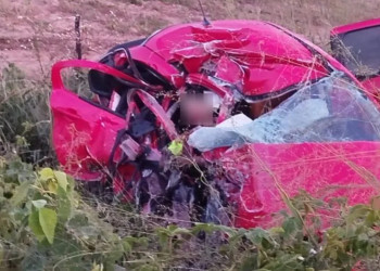 Casal morre e três pessoas ficam feridas em grave colisão no Piauí enquanto se deslocavam para velório no Maranhão