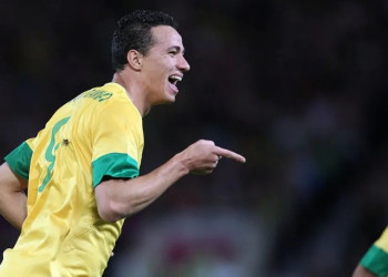 Ex-atacante da Seleção Brasileira se aposenta aos 35 anos
