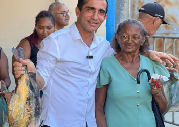 Prefeito de São Pedro do Piauí entrega peixes, cestas básicas e ovos de Páscoa para a população; FOTOS!