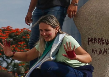 STF forma maioria para condenar mulher que pichou estátua no 8/1 com batom a pelo menos 11 anos