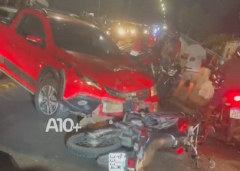 Motociclista fica gravemente ferido após ser atingido por carro de passeio na Avenida Poty Velho, em Teresina