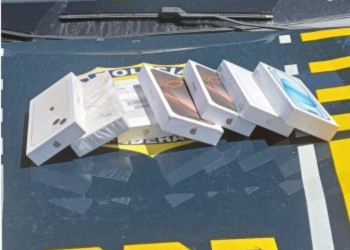 PRF apreende iPhones sem nota fiscal dentro de carro durante abordagem no interior do Piauí
