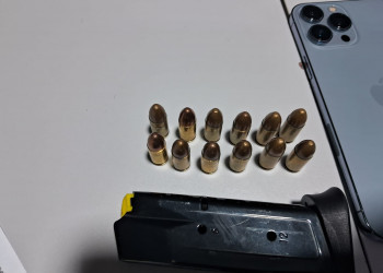 Motorista que estava em atitude suspeita é preso pela polícia com arma de fogo na Ponte Metálica
