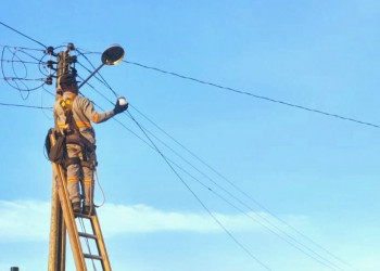 Prefeitura de Floriano realiza mais de 700 serviços de iluminação pública no mês de abril