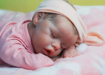 Bebês reborn: projeto quer proibir atendimento a bonecos hiper-realistas no SUS