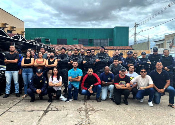 Guarda Municipal de Teresina cruza os braços a espera do vice-prefeito Jeová Alencar