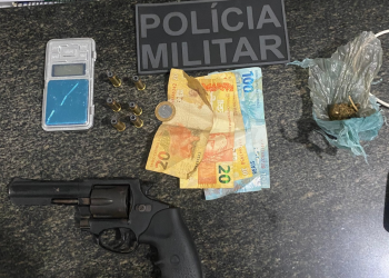 Trio é flagrado com arma, drogas e dinheiro durante abordagem em Pedro II, no Piauí
