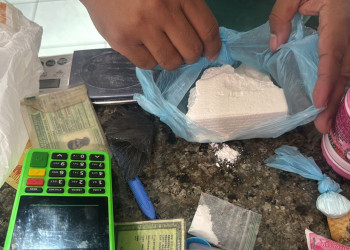 Irmãos presos por suspeita de distribuição de drogas misturavam cocaína com creatina para aumentar lucro, diz delegado