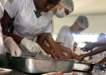 Curso de processamento de frutas tropicais transforma realidade de alunos na zona rural do Piauí