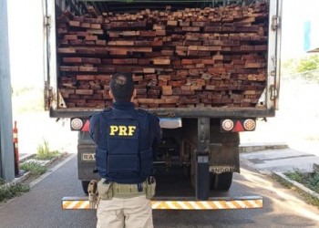 Polícia Rodoviária Federal apreende mais de 30m³ de madeira com documentação ilegal no Piauí
