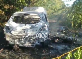 Criminosos incendeiam carro roubado de motorista por aplicativo na zona Sul de Teresina; polícia investiga