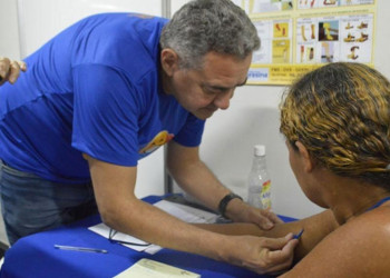 FMS convoca população com manchas suspeitas para atendimento na carreta da hanseníase