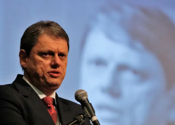 Tarcísio nega ter ouvido de Bolsonaro sobre golpe: ‘Jamais tocou nesse assunto’