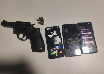 Polícia prende três suspeitos e apreende arma de fogo na zona Sudeste de Teresina