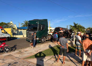 Estivador fica preso sob carga de cerâmica em acidente de trabalho no interior do Piauí