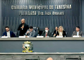 Depois do bate-boca entre Petrus e Samantha, relator fala em deixar a CPI e alerta sobre quebra de decoro