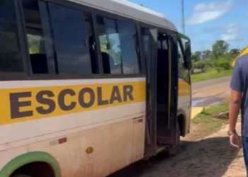 Vereador denuncia ônibus escolares irregulares e motoristas sem habilitação em Porto do Piauí