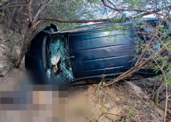 Capotamento de carro deixa uma pessoa morta e outras duas feridas no interior do Piauí