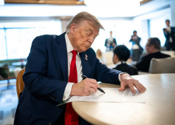 Presidente Donald Trump anuncia cessar-fogo entre Irã e Israel