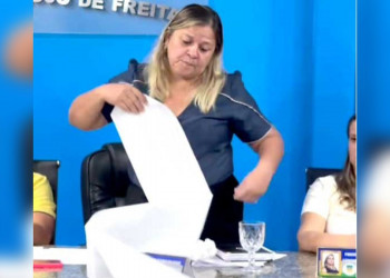 Prefeito de Bom Princípio do Piauí extingue programa social e reduz bolsas estudantis