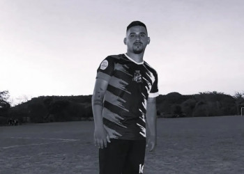Jogador de futebol morre após cair de moto ao passar por quebra-molas no Norte do Piauí