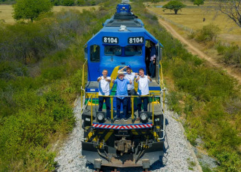 Lula anuncia R$ 1,4 bilhão para a Transnordestina e confirma início da operação pelo Piauí em 2025