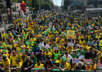 Atos pró-Bolsonaro mostram bandeiras dos EUA e citam apoio a Trump
