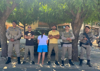 Mulher suspeita de homicídio no Piauí é presa pela polícia na Bahia; comparsa está foragido