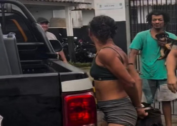 Mulher é presa pela polícia por usar cães para atacar e extorquir pessoas em Sergipe