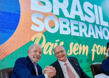 Lula assina MP que socorre empresas atingidas pelo tarifaço dos Estados Unidos