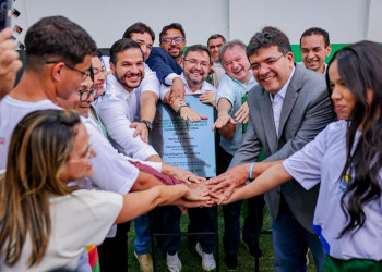 Rafael Fonteles inaugura reforma de escola em Teresina e reforça compromisso de modernizar toda a rede