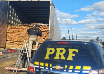 PRF apreende 32 m³ de madeira sendo transportada de forma ilegal no Sul do Piauí