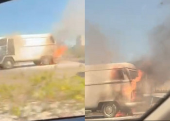 Veículo pega fogo nas proximidades de posto de combustível na zona Leste de Teresina; VÍDEO