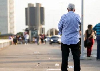 População brasileira envelhece, e proporção de idosos chega a 16%; jovens caem para 42%