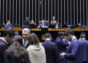 Governo corre para aprovar isenção do IR de até R$ 5.000 antes do julgamento de Bolsonaro