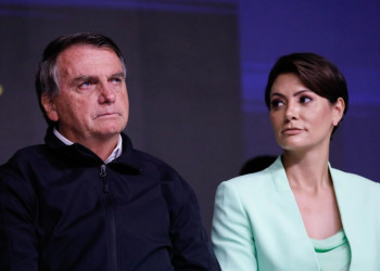 Inelegível, Bolsonaro sinaliza preferência por Michelle contra Lula como candidata da direita em 2026
