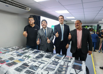Governo do Piauí entrega mais de 180 celulares recuperados