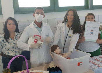 Estudantes de Picos simulam clínica em aula de Biologia e aprofundam conhecimento sobre doenças genéticas