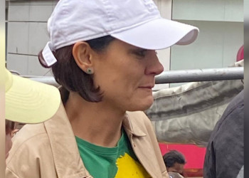 Emocionada, Michelle Bolsonaro diz que está vivendo humilhação: ‘Está pesado demais’