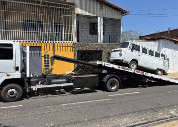 Após denúncias, Strans remove veículos abandonados através da Operação Trânsito Limpo em Teresina