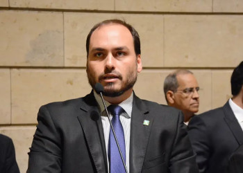Carlos Bolsonaro ironiza Mauro Cid após condenação no STF: ‘Parabéns’