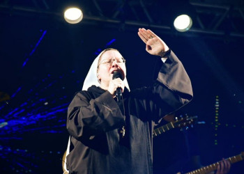 Notícias  Prefeitura de Floriano apoia show católico da Ir. Kelly Patrícia, que reuniu milhares de fiéis
