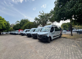 Sesapi entrega veículos adaptados para 22 municípios do Piauí nesta sexta-feira (19)